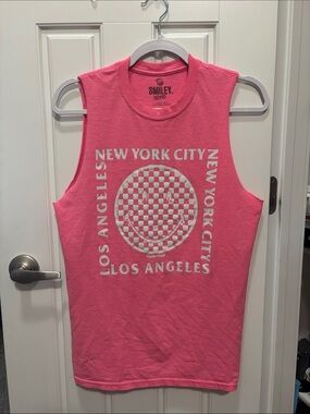 SmileyWorld Pink Sleeveless Graphic Tank Top - New York City / Los Angeles